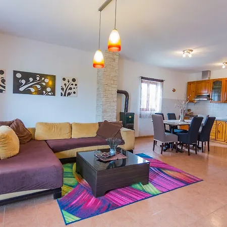 Pinetree Apartman