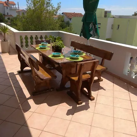 Pinetree Apartman
